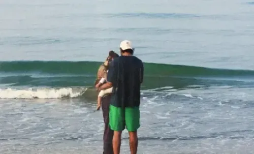 Did Athiya Shetty and KL Rahul Share a Heartwarming Moment with Their Baby Girl on New Year?