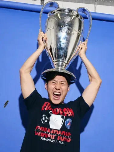 Lee Kang-in joins Atletico Madrid from PSG in €40 million deal