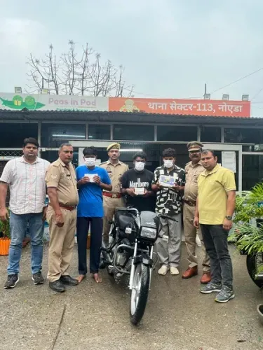 नोएडा में एटीएम कार्ड जालसाजी गिरोह का भंडाफोड़, तीन गिरफ्तार; गोंद से कार्ड फंसाकर करते थे पिन चोरी