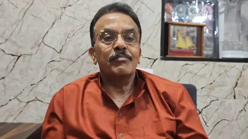 मराठी डेडलाइन विवाद: CM फडणवीस ने दिया एक साल, संजय निरुपम बोले — 'भक्ति की भाषा से बढ़े मराठी'