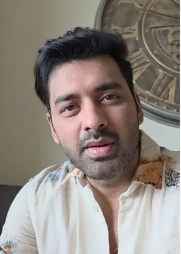 बेटिंग ऐप मामले में बंगाली एक्टर अंकुश हाजरा पहुंचे ईडी दफ्तर, पूर्व क्रिकेटर रॉबिन उथप्पा को भी समन?
