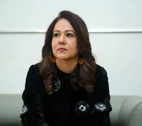 What does Ayesha Raza Mishra say about the stigmas of single parenting?