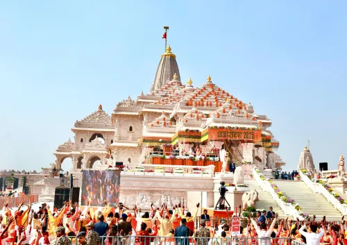 क्या अयोध्या तीर्थ से टेक-स्मार्ट नगरी में बदल रही है?