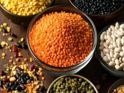 आयुर्वेद के अनुसार दालों के स्वास्थ्य लाभ: मूंग, मसूर, उड़द, अरहर, चना, राजमा और सूखी मटर के फायदे और सावधानियां