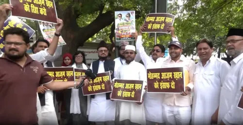 आजम खान के 350 मुकदमों के खिलाफ सपा का जंतर-मंतर पर प्रदर्शन, PM को सौंपा ज्ञापन