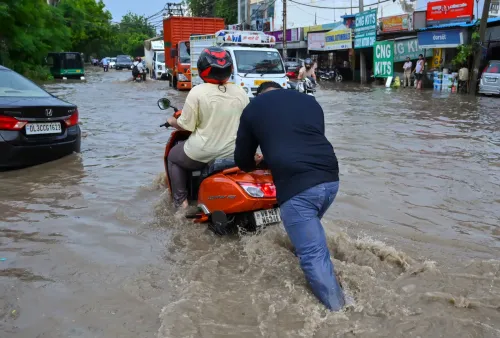 Gurugram: Heavy rain causes waterlogging