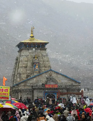 Rudraprayag: Devotees Visit Kedarnath Temple Amid Fresh Snowfall