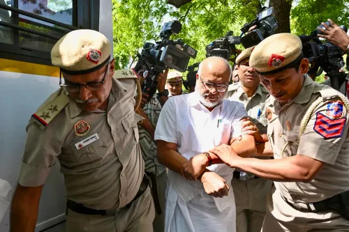 New Delhi: Protest against ED raids on Pinarayi Vijayan's residence