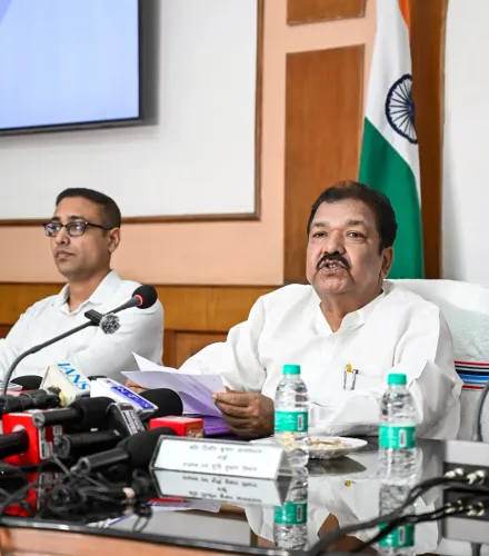 भूमि सुधार जनता दरबार में दिलीप जायसवाल