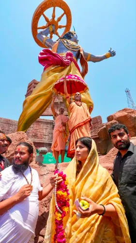 Dimple Yadav Meets Swami Avimukteshwaranand Saraswati in Saifai