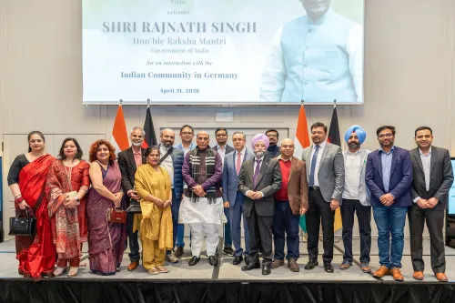 रक्षा मंत्री राजनाथ सिंह बर्लिन में भारतीय प्रवासियों से मिले — २२ अप्रैल २०२६