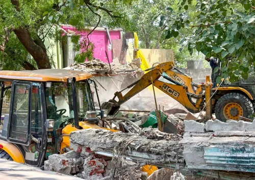 New Delhi: DDA demolition drive at Yamuna Bazar