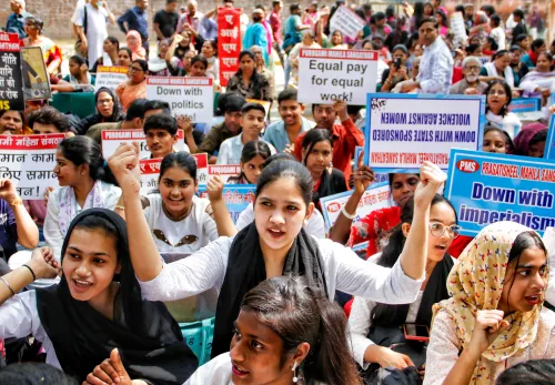 नई दिल्ली: महिला अधिकारों के लिए एआईपीडब्ल्यूए का विरोध प्रदर्शन