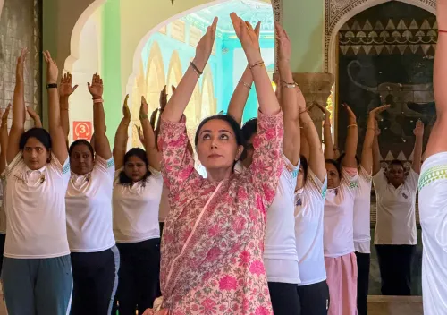 अल्बर्ट हॉल म्यूज़ियम में दीया कुमारी ने किया योगाभ्यास