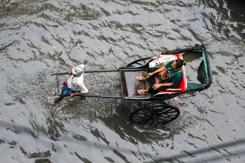 Kolkata: Waterlogging after heavy rain