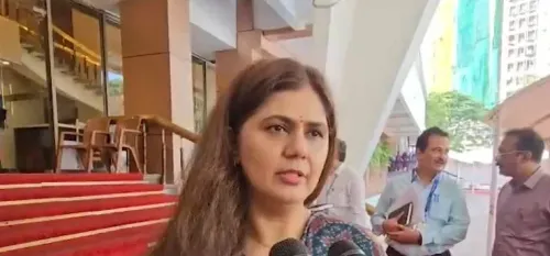 मुंबई में पेड़ गिरने से 5 से अधिक मौतें, पंकजा मुंडे बोलीं — हर मामले की होगी जाँच