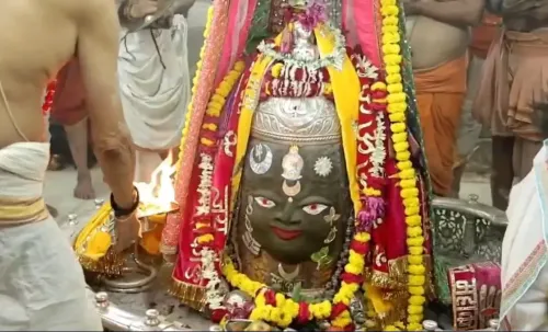 महाकालेश्वर उज्जैन: भांग-चंदन-भस्म से सजे बाबा महाकाल, रजत चंद्र-त्रिशूल-मुकुट धारण कर दिए भक्तों को दर्शन
