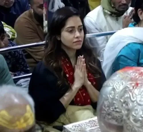 क्या नुसरत भरूचा ने बाबा महाकाल के दरबार में मत्था टेका और भस्म आरती में भाग लिया?