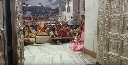 प्रांजल दहिया ने उज्जैन में किए बाबा महाकाल के दर्शन, भस्म आरती में हुईं शामिल
