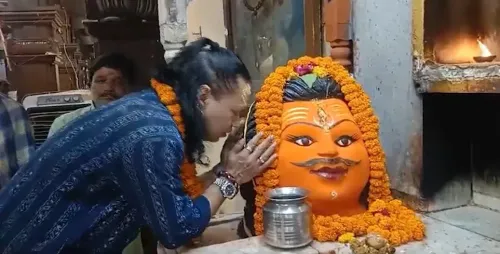 कैलाश खेर ने उज्जैन में बाबा महाकाल के दरबार में टेका माथा, भस्म आरती में हुए शामिल