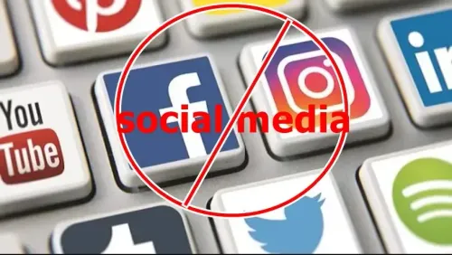 क्या ब्रिटेन बच्चों की सुरक्षा के लिए ऑस्ट्रेलिया के रास्ते पर चलेगा?