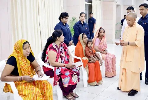 CM योगी का 'जनता दर्शन': बच्चों की शिक्षा पर जोर, 9 साल में 9 लाख सरकारी नौकरियों का दावा