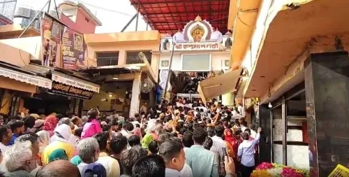 बड़ा मंगल 2025: हनुमानगढ़ी में भोर से उमड़े श्रद्धालु, प्रयागराज में 3 कुंतल आम-सेब से भव्य श्रृंगार