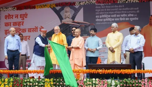 योगी ने नोएडा में 110 इलेक्ट्रिक बसों को दिखाई हरी झंडी, बोले — UP अब एक्सप्रेसवे और एयर कनेक्टिविटी का नया प्रदेश
