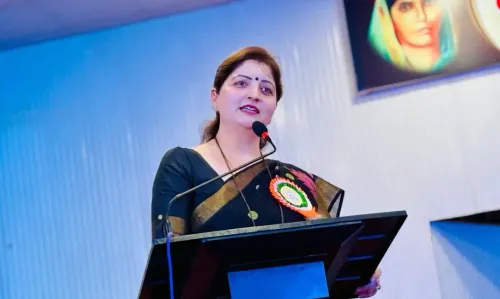 रुपाली निलेश चाकणकर का आरोप: बेबुनियाद आरोपों से बदनाम करने की कोशिश