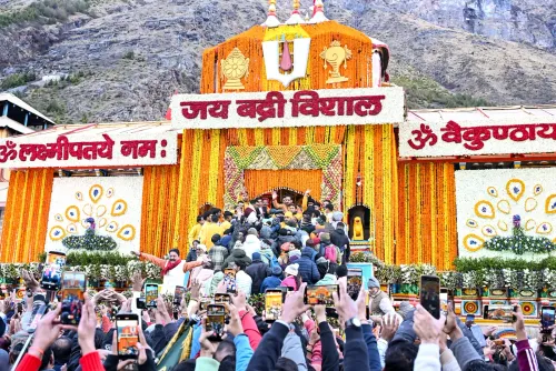 बद्रीनाथ धाम चढ़ावे में गबन के आरोप, मंदिर समिति ने बनाई जांच कमेटी, कर्मचारियों को नोटिस