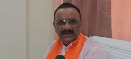 वाराणसी जलजमाव साजिश: मेयर अशोक तिवारी का दावा — सीवर में बालू की 12 बोरियाँ भरकर किया जाम