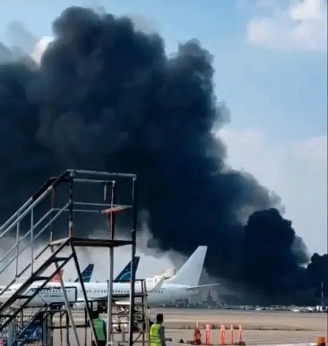 What caused the massive fire at Dhaka airport?
