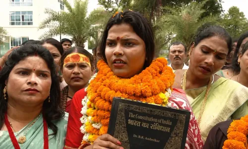 बांकीपुर उपचुनाव: ट्रांसजेंडर उम्मीदवार प्रिया सिन्हा ने भरा नामांकन, महिला सुरक्षा और रोज़गार को बनाया चुनावी एजेंडा