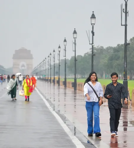 दिल्ली-एनसीआर में बारिश थमते ही प्रदूषण का कहर, ग्रेटर नोएडा का AQI 330 पर पहुँचा