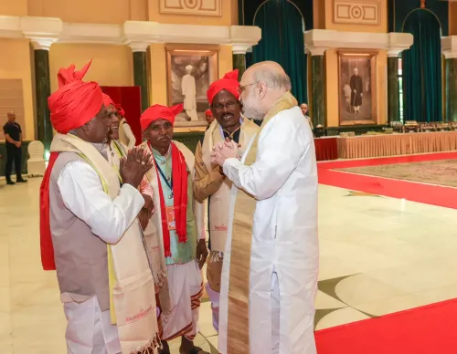 बस्तर प्रतिनिधिमंडल ने राष्ट्रपति मुर्मु से की मुलाकात, अमित शाह बोले — नक्सलमुक्त बस्तर बनेगा छत्तीसगढ़ का सबसे विकसित संभाग