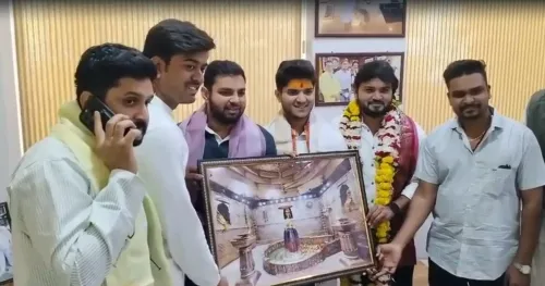 Did BB 19's Mridul Tiwari Find Spiritual Energy at Mahakal Temple?