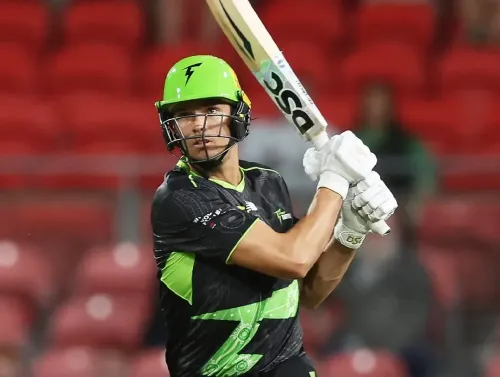 क्या बीबीएल में थंडर्स ने रेनेगेड्स को 4 विकेट से हराया?