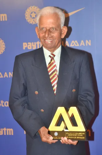 BCCI Pays Tribute to Mumbai Spinner Padmakar Shivalkar