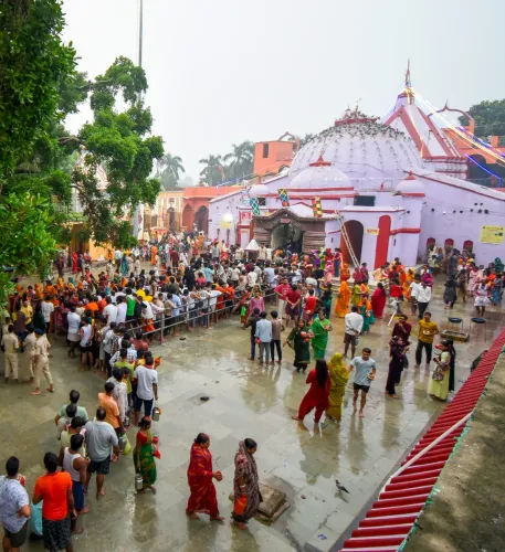 Patna: Devotees at Gauri Shankar Temple