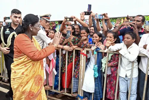 Ganjam: President Murmu offers prayers at Maa Kandhuni Devi Temple