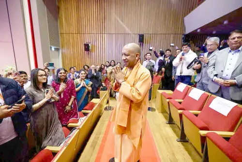 टोक्यो में भारतीय समुदाय के साथ सीएम योगी की बैठक