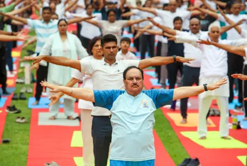 नड्डा और अधिकारियों का शांति पथ पर सामूहिक योगाभ्यास