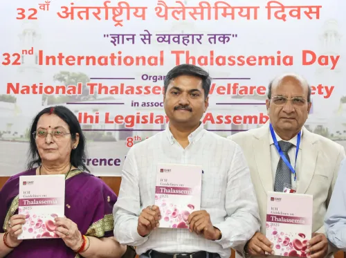 थैलेसीमिया दिवस पर विधान सभा में एकत्रित नेता और विशेषज्ञ