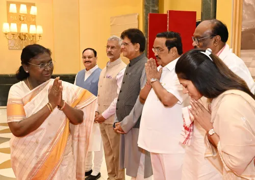 New Delhi: President Murmu Welcomes MPs for Breakfast at Rashtrapati Bhavan
