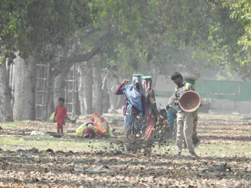 बेलगावी में खुदाई के दौरान मिले 14 प्राचीन सोने के सिक्के, मजदूरों ने प्रशासन को सौंपे