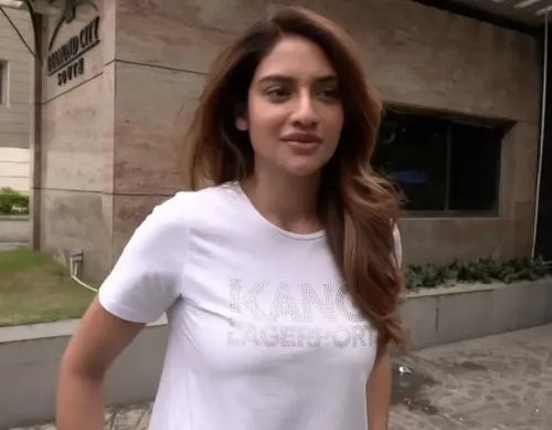 पश्चिम बंगाल चुनाव: नुसरत जहां ने कोलकाता में डाला वोट, 142 सीटों पर दूसरे चरण का मतदान जारी