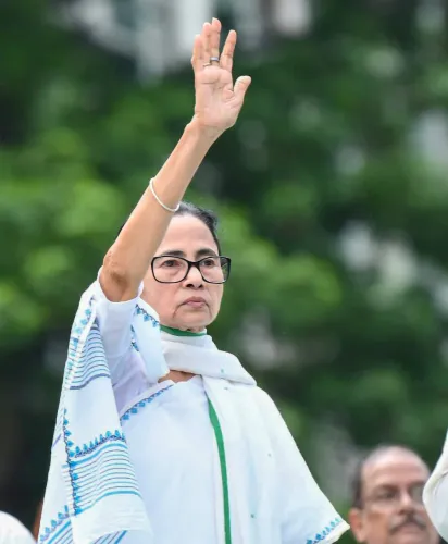 Why Are Bengal Congress Leaders Hesitant Over Mamata Banerjee's Silent Message?