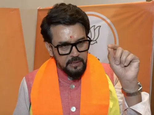 पश्चिम बंगाल में गुंडाराज और भ्रष्टाचार खत्म करेंगे, घुसपैठियों को देश से बाहर भेजेंगे: अनुराग ठाकुर