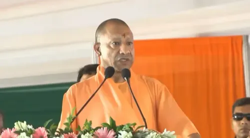 योगी आदित्यनाथ बोले — अदिति यादव पर टिप्पणी अस्वीकार्य, अखिलेश अपने कार्यकर्ताओं को भी सिखाएं मर्यादा