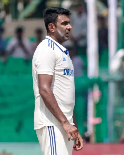 BGT: Gavaskar draws parallels between Ashwin's mid-series retirement and Dhoni's 2014-15 decision